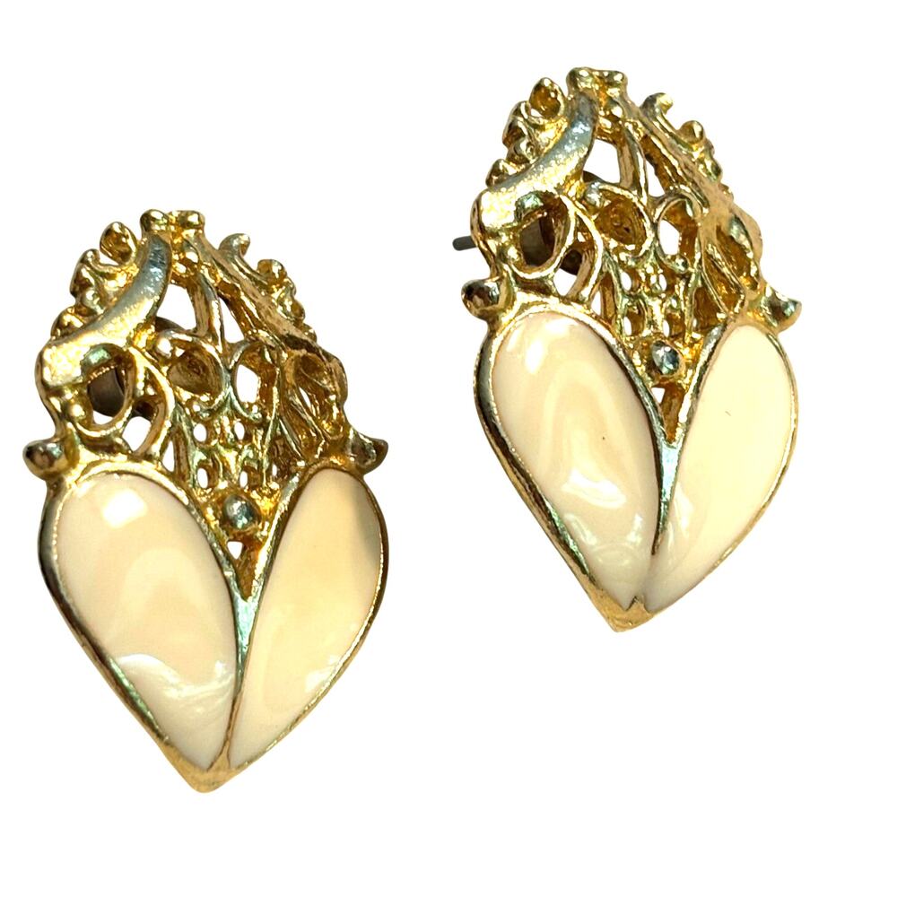 Vintage 80’s pierced earrings cream enamel hearts goldtone scalloped edge
